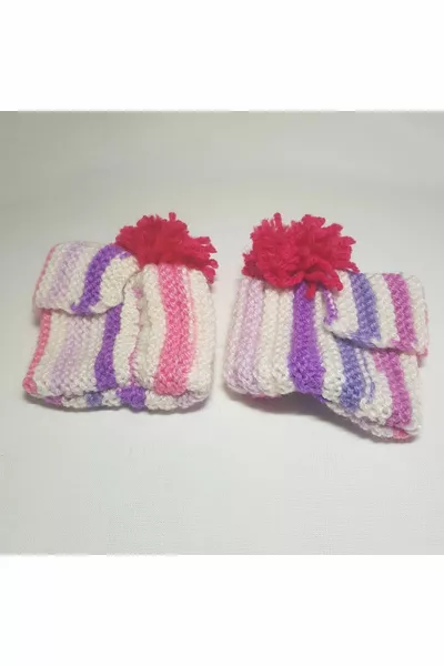 Hand gebreide wollen babyslofjes