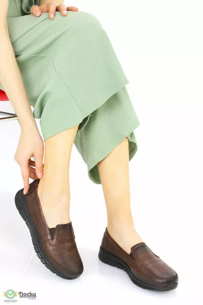 Women's Genuine Leather Casual Laceless Orthopedic Mother Shoes /