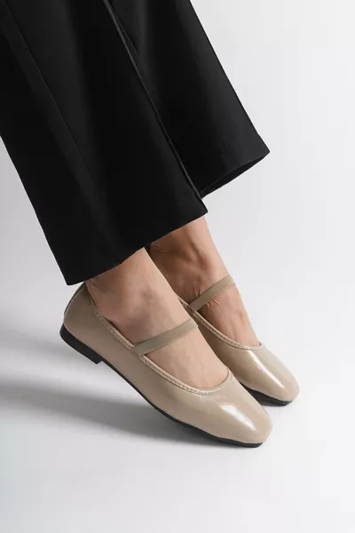 Crinkle lakleer beige ballerina's voor dames