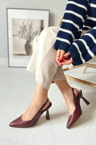 شرارة ماتي الجلود بورجوندي وأشار اصبع القدم الظهر فتح الخنجر مساء اللباس الكرز الأحمر الكعب أحذية نسائية