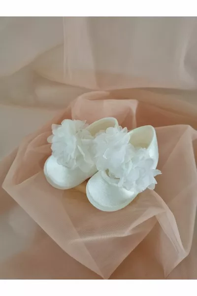 Weiße Laser Floral Fancy Baby Satin Stiefeletten (SOLE CM)