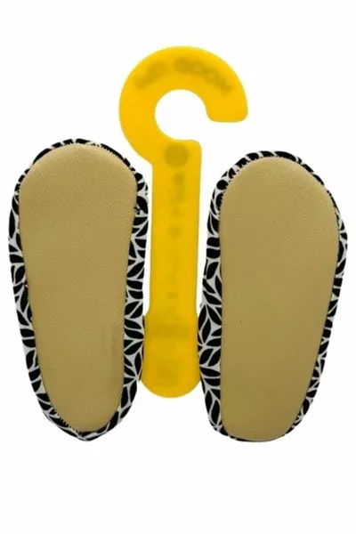 Chaussons de mer et de piscine antidérapants détaillés en feuilles