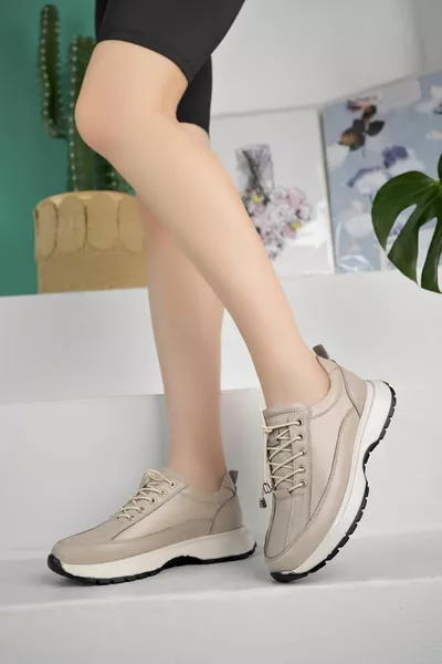 أحذية رياضية نسائية عادية من جلد طبيعي 