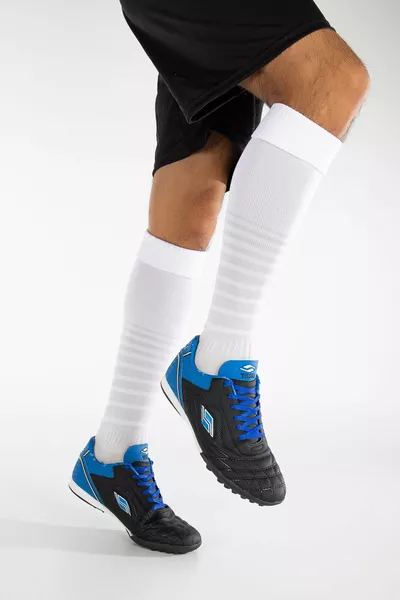 أحذية Astroturf مضمونة للجنسين