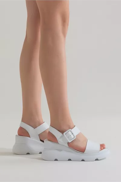 Ermani Женские кожаные босоножки белые