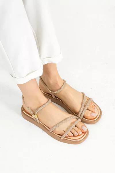 صنادل نسائية من حجر الورد