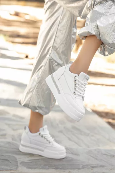 الأبيض والأسود كعب مخفي كعب كعب كعب مسحوق جلدي العظام أحذية رياضية خفيفة الوزن مع أحجار القنب الدانتيل