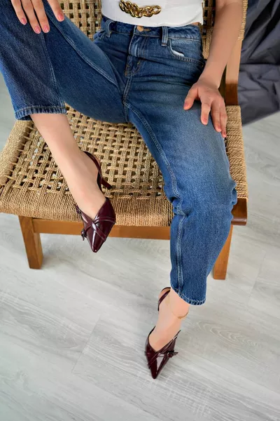 Дамска бордо лачена лачена каишка с кръстосана каишка Нов сезон къси токчета