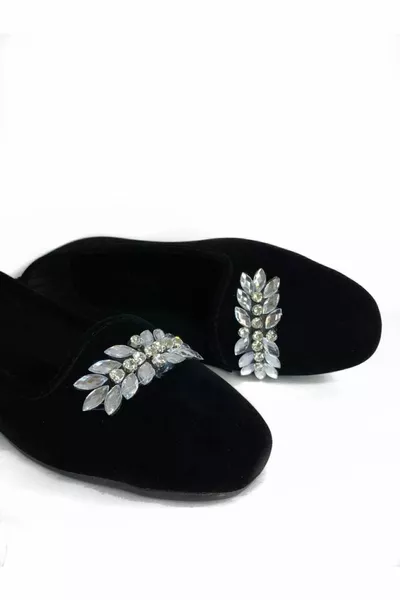 حذاء باليه مسطح نسائي بإبزيم حجري من جلد الغزال الأسود