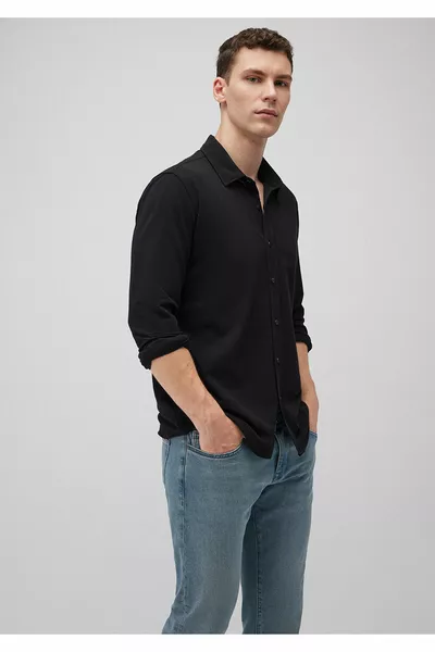 قميص محبوك أسود مثبت / مناسب 