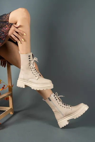 Голи дамски пощенски ботуши с цип 