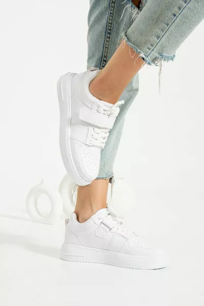 Женские кроссовки