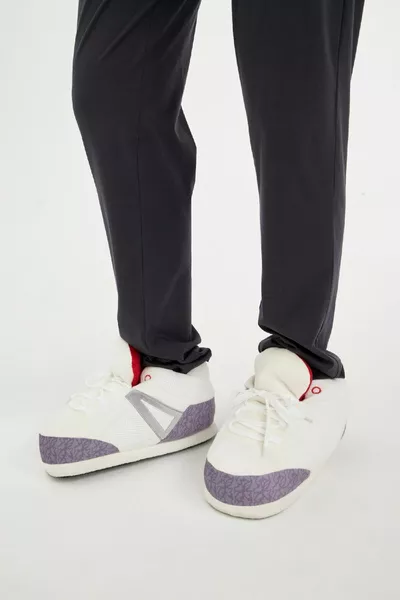 حذاء رياضي رجالي بإطلالة فخمة AU