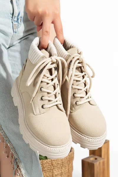 Cess كريم القط الدانتيل متابعة أحذية نسائية مفصلة