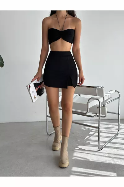 Pantaloncini con fessura nera da donna