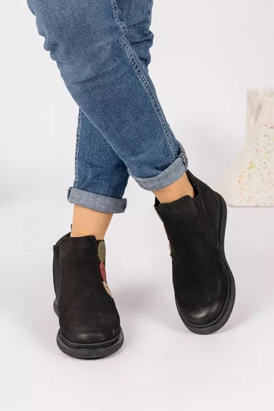 Дамски черни ботуши от естествена велурена кожа Findel