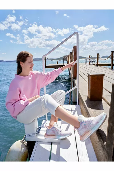 حذاء رياضي بودرة أزرق فاتح للسيدات 