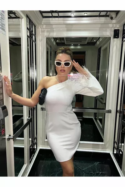 MINI WHITE DRESS WITH SINGLE SLEEVE TASSELS