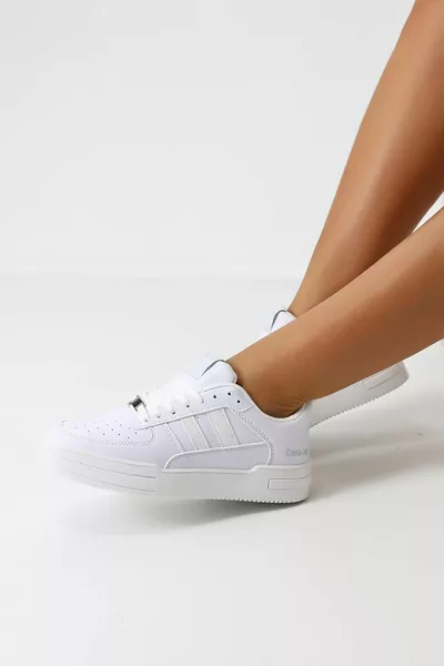 مجموعة أحذية رياضية بيضاء - جلد متين ، تصميم عصري ، كاجوال للجنسين