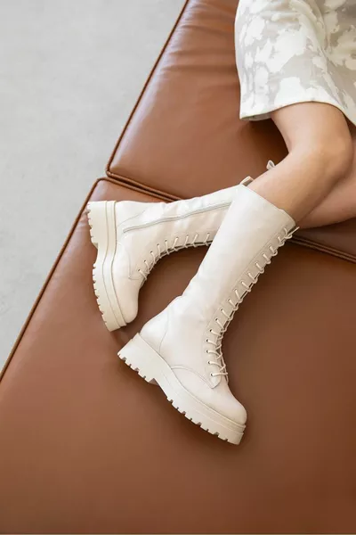 واين المرأة الدانتيل متابعة الأحذية البريدية الجلدية البيج