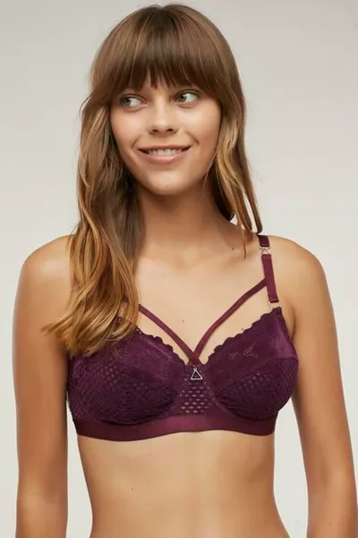 Сутиен с извивки и дантела