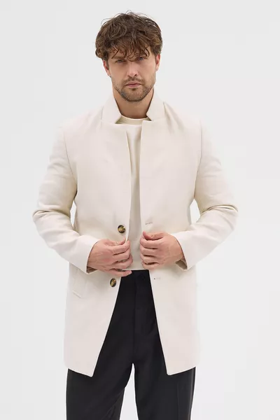 Cappotto da uomo color crema, slim fit, collo alto in lana