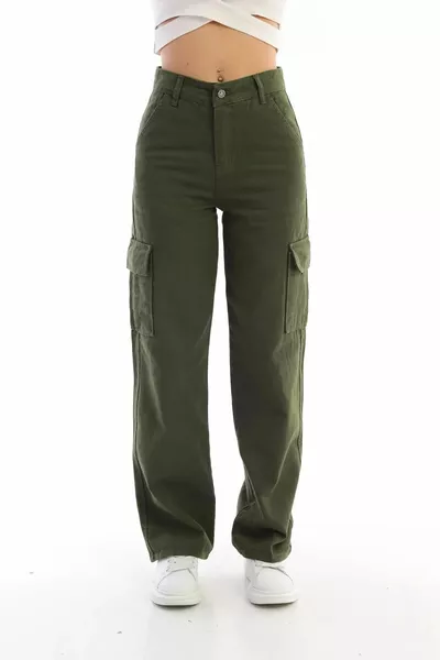 بنطال جينز للبنات بخصر مرتفع وساق واسعة مع تفاصيل جيب لكارجو