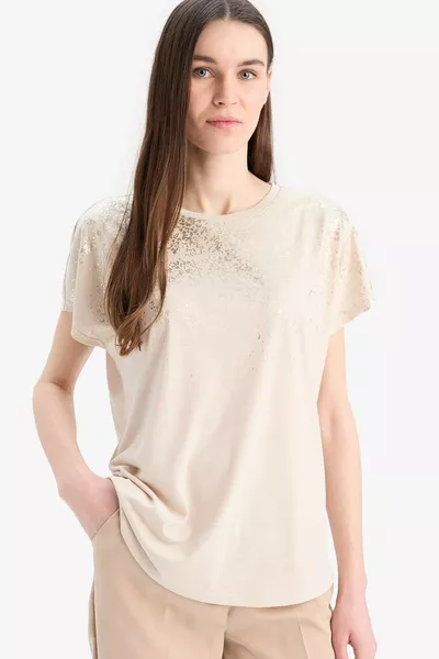 Тениска с къси ръкави с щампа на раменете и обло деколте SP