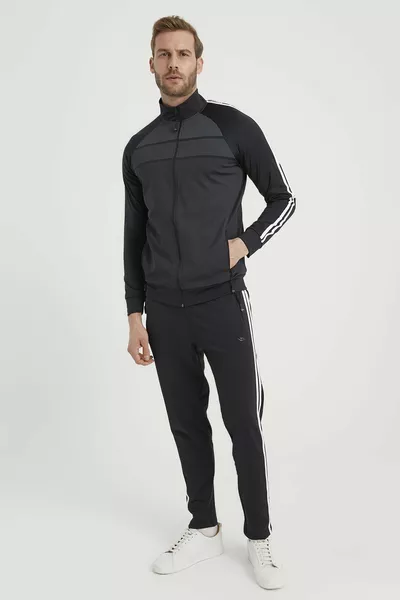 بدلة رياضية رجالية سوداء من قماش الغوص مع خطوط جانبية للصالات الرياضية  سوداء