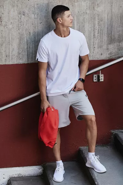 Мъжка бяла базова тениска с къс ръкав, стандартна кройка, обло деколте - 