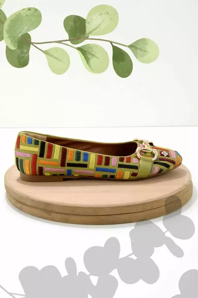 Зеленые вышитые женские лоферы 