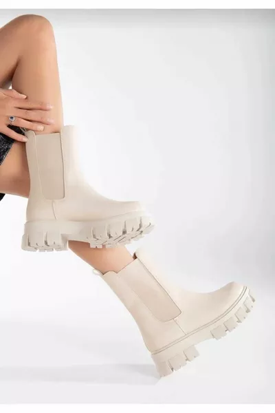 أحذية نسائية مرنة