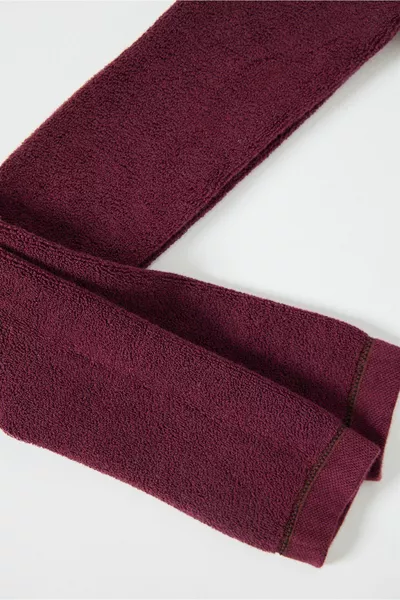 Внутри махровые детские колготки бордового цвета