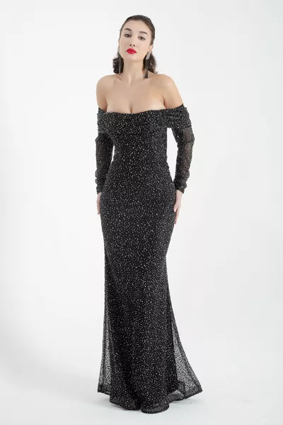 Zwarte lange avondjurk met bootkraag voor dames