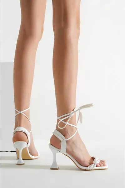 Белые туфли цвета шампанского с одним узлом