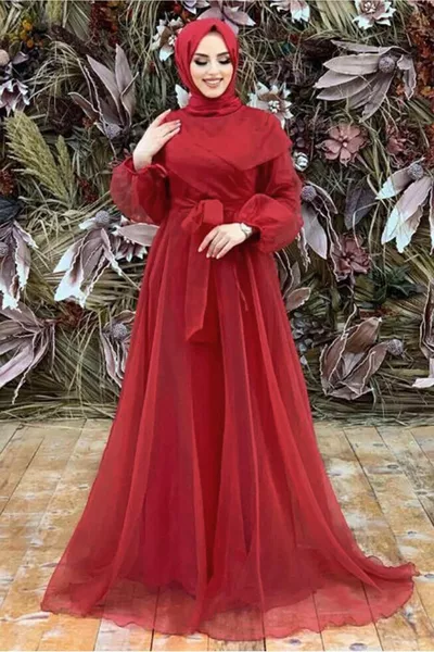 Avondjurk van rode tule met rode riem voor dames T 