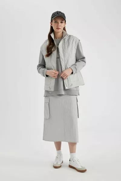 Een gesneden parachute lange lengte rok sp