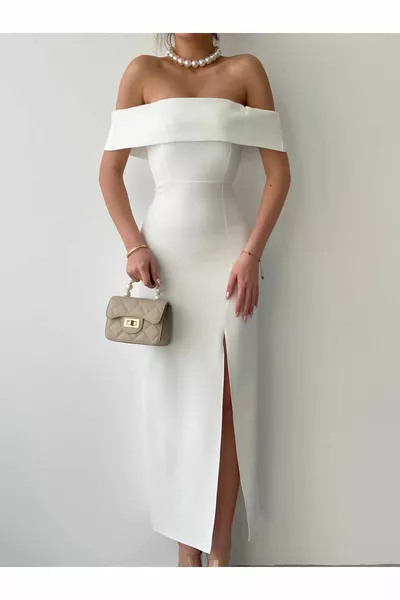 Robe longue blanche à col de Madone pour femme