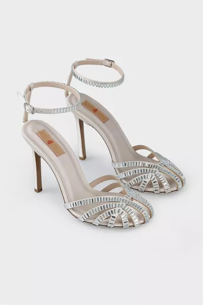 صنادل نسائية بكعب عال باللون البيج