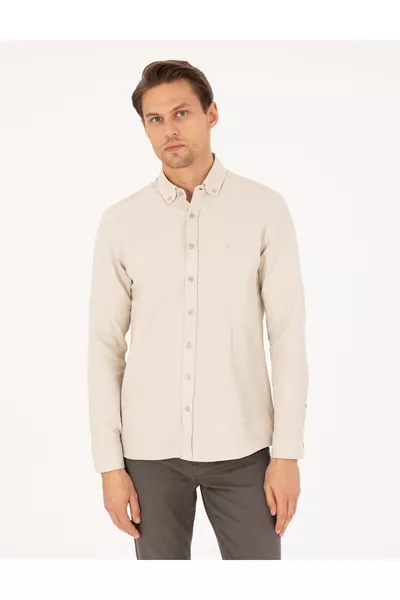 Бежова риза с дълъг ръкав, тясно прилягане 