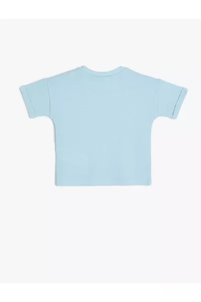 تيشيرت بأكمام قصيرة بطبعة المدينة وياقة دائرية من القطن