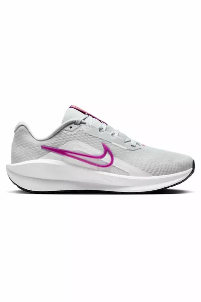  DOWNSHIFTER  امرأة المشي أحذية الجري