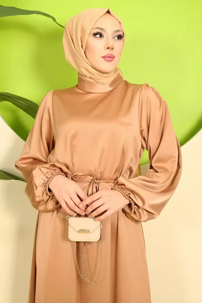 Camel Judge Kragen Ballonärmel Satin Abendkleider