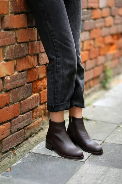 عادل حذاء كاحل بكعب منخفض بسحاب