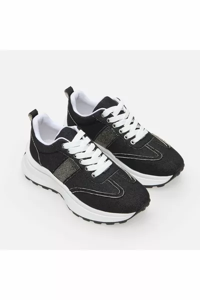 أحذية رياضية نسائية سوداء