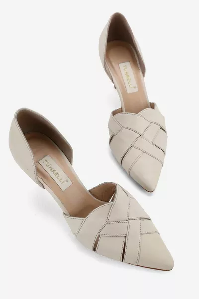 BEIGE NAALDHAKKEN VAN ECHT LEER VOOR DAMES