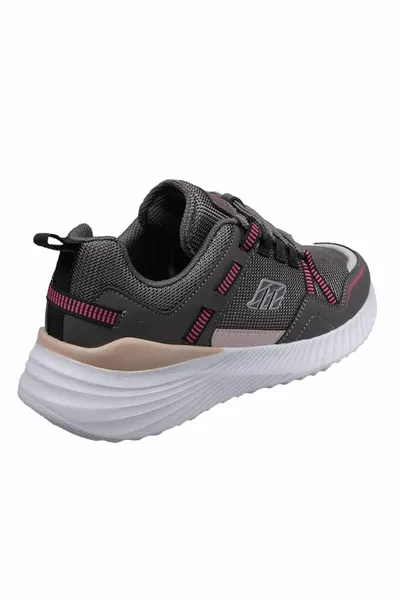 رياضة نسائية عارضة 