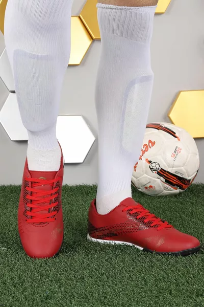  حذاء كرة قدم أحمر أصفر أستروتيرف للرجال