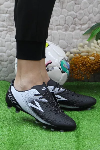 Produit : Terrain en herbe, Astroturf, Chaussures de football, Chaussures de football