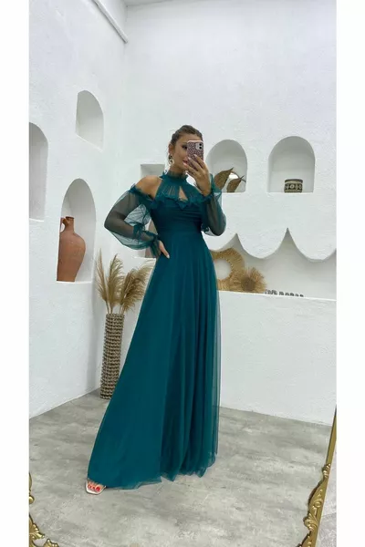 DRAPIERTES DAMEN-ABENDKLEID MIT TÜLLÄRMELN UND ELASTISCHEM DETAIL